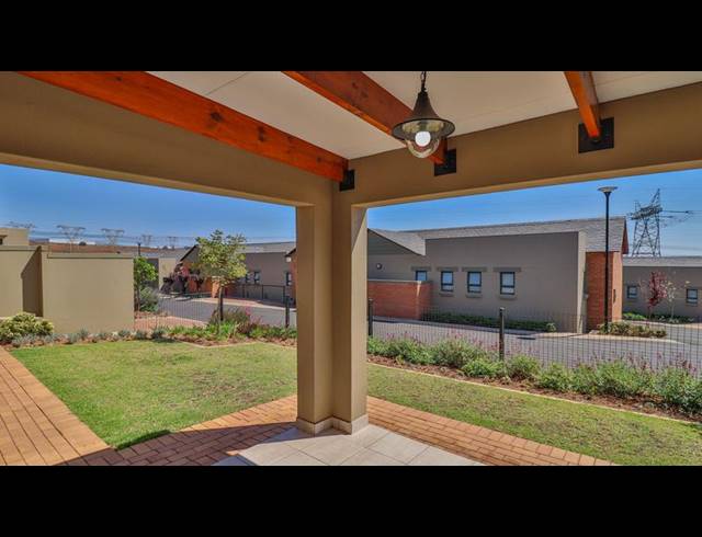 2 BEDROOM TOWNHOUSE FOR SALE IN RETIRE AT MIDSTREAM